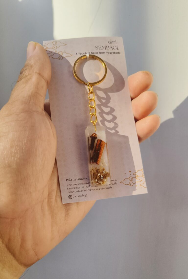 Rectangle Resin Keychain - Handmade Nusantara Clove Nutmeg Cinnamon - dari SEMBAGI