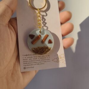 Round Spice Resin Keychain - Handmade Nusantara Clove Nutmeg Cinnamon - dari SEMBAGI